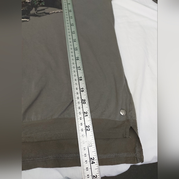 Garcia Jeans Top with Movie Camera Beaded & Sequin Decal 🚨 Sizing 🚨 - Picture 9 of 9